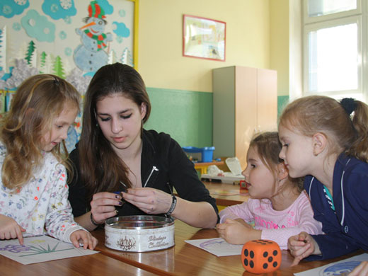 teacher teaching science